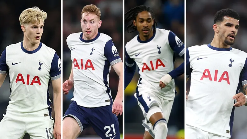 Cầu thủ Tottenham đang tung cú sút mạnh vào khung thành của Newcastle Cầu thủ Tottenham đang tung cú sút mạnh vào khung thành của Newcastle